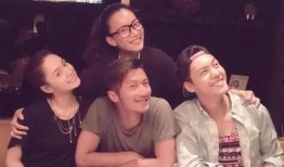 扒爷爆料英皇经纪人视频,英皇经纪人神秘视频曝光，内幕细节令人震惊